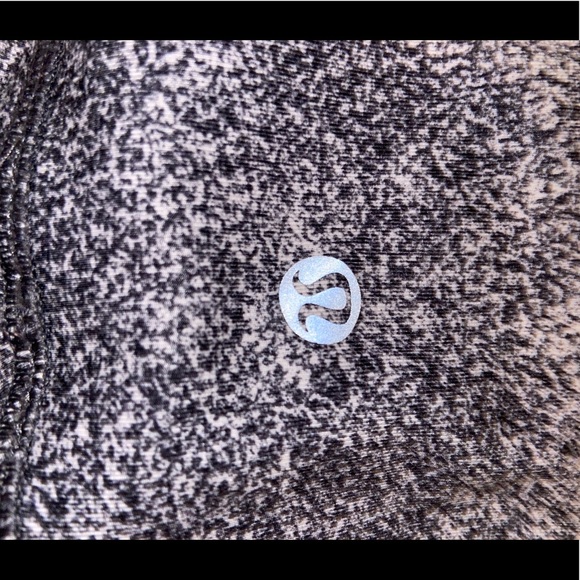 LULULEMON WUNDER UNDER 23”- B+W PATTERN - Picture 3 of 4